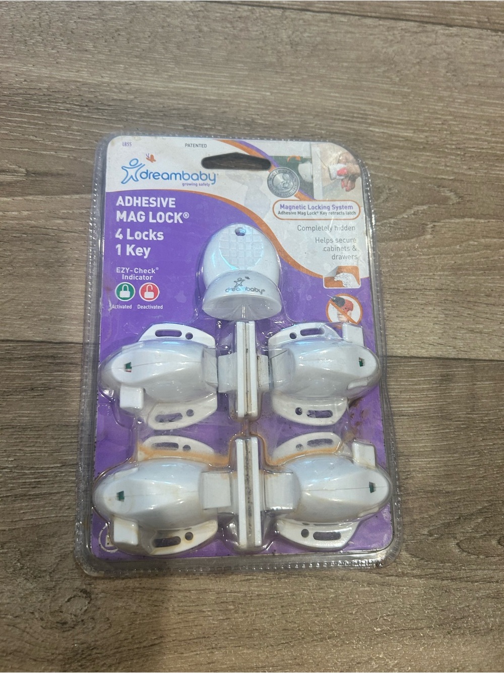 Dreambaby Adhesive Mag Lock System - 4 Locks, 1 Key (NEW NIP)
